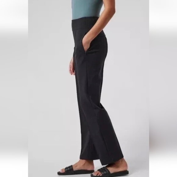 Athleta Eastbound Straight Pants in Black High Rise NWOT - Picture 2 of 3